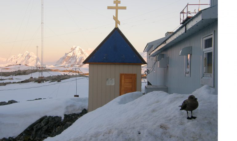 У найпівденнішій каплиці світу на антарктичній станції «Академік Вернадський» українські полярники зустрічають Різдво