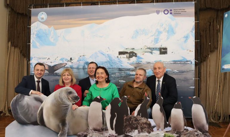 Антарктична фотовиставка відкрилася в Миколаївському музеї суднобудування та флоту