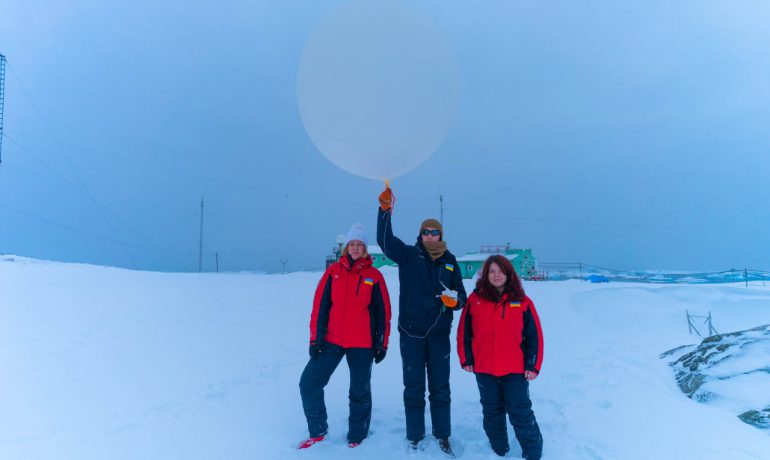 How and why do Ukrainian polar explorers launch radiosondes?