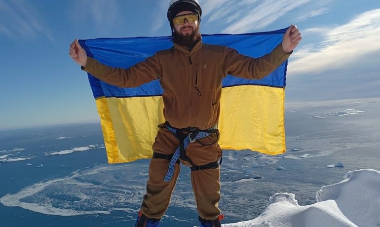 Кухар з Антарктичної експедиції Артем Ігнатенко пішов на війну: "В окопах під Бахмутом було холодніше"