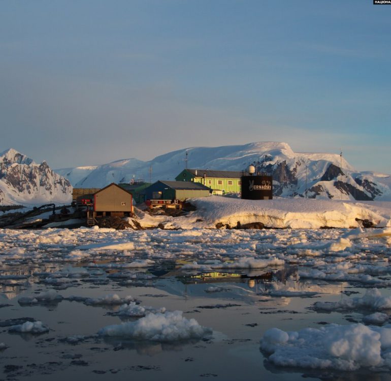 Українська станція в Антарктиці. Фото: НАНЦ
