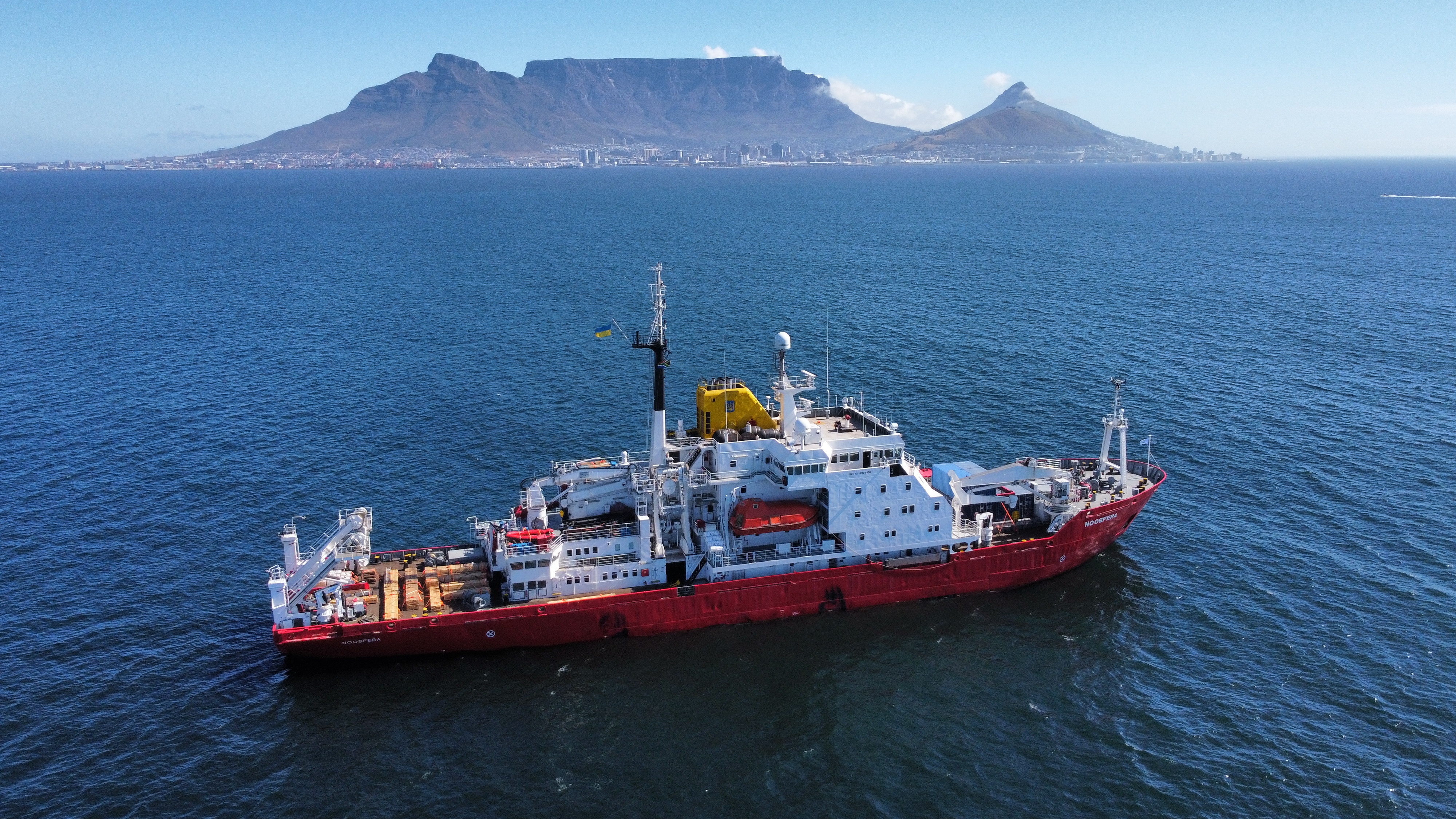«Ноосфера» прибула в Кейптаун – закінчився її третій антарктичний сезон