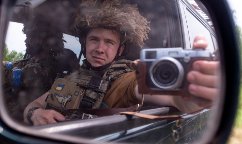 Напередодні Мідвінтера на “Вернадському” відкрили фотовиставку про війну в Україні