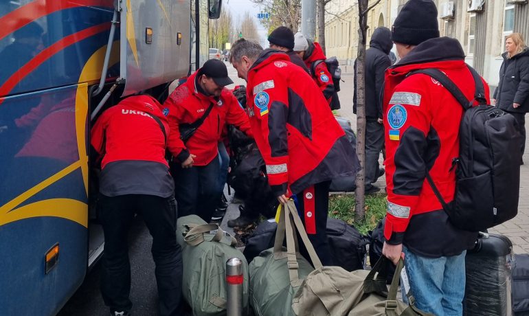 Нові дослідження та невідкладні технічні роботи: в Антарктику поїхала сезонна команда фахівців