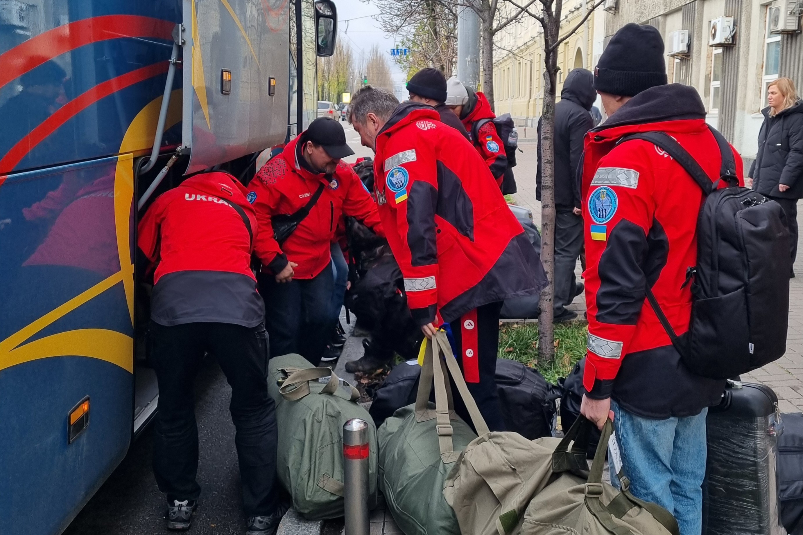 Нові дослідження та невідкладні технічні роботи: в Антарктику поїхала сезонна команда фахівців