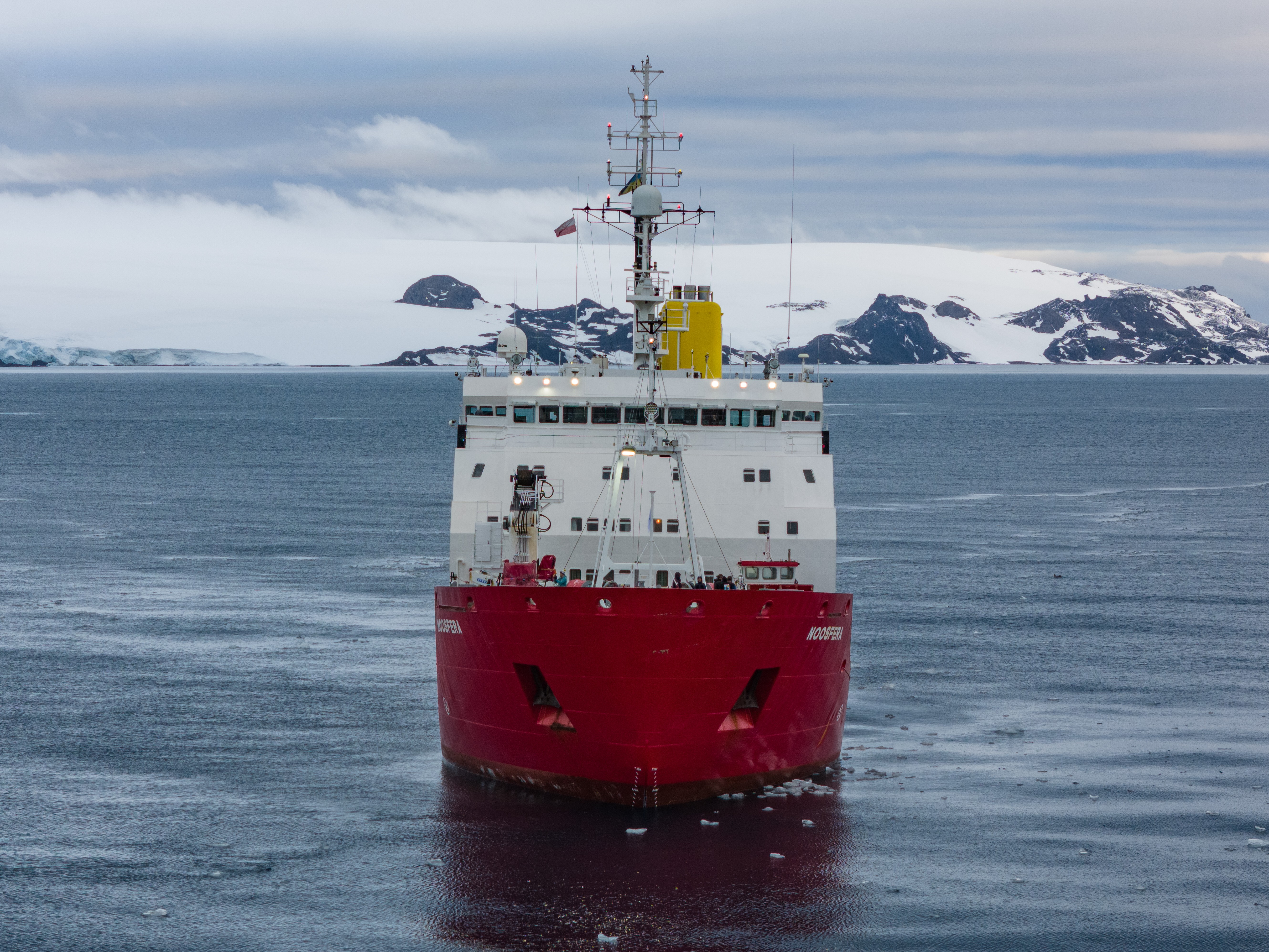 «Ноосфера» — вже біля «Вернадського»: доставила українську та мексиканську експедиції