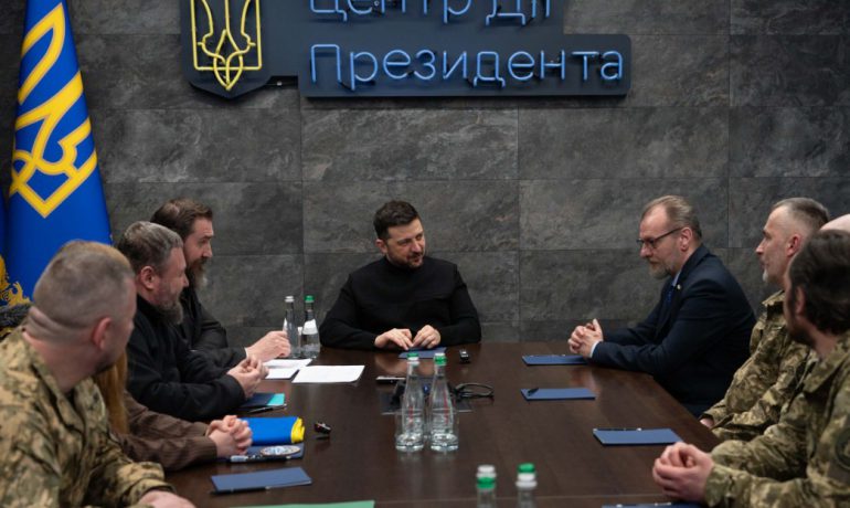 До 30-річчя «Вернадського» Володимир Зеленський поспілкувався з українськими полярниками та полярницями 