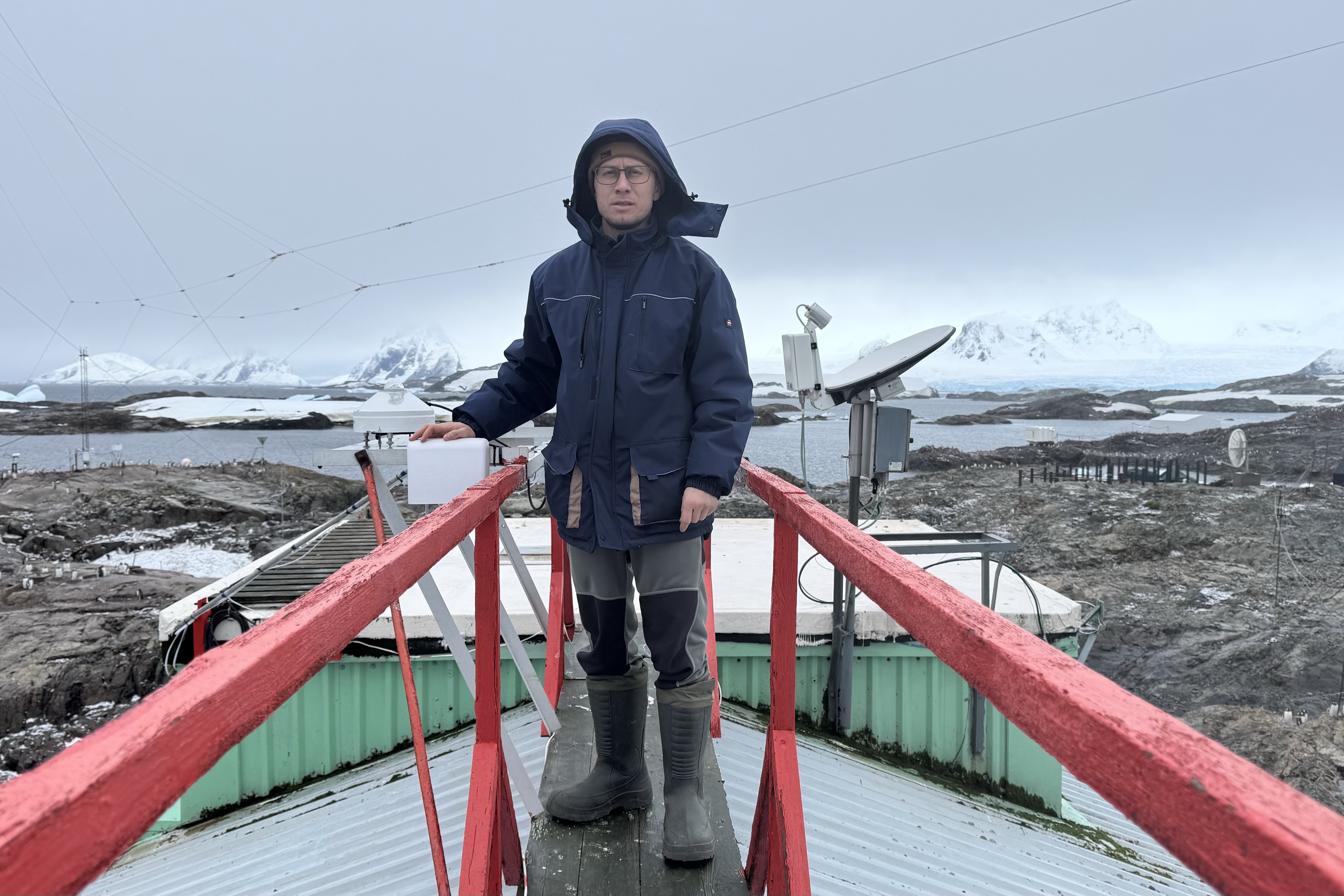 Українські вчені встановили нові прилади для вимірювання якості повітря в Антарктиці та Світовому океані